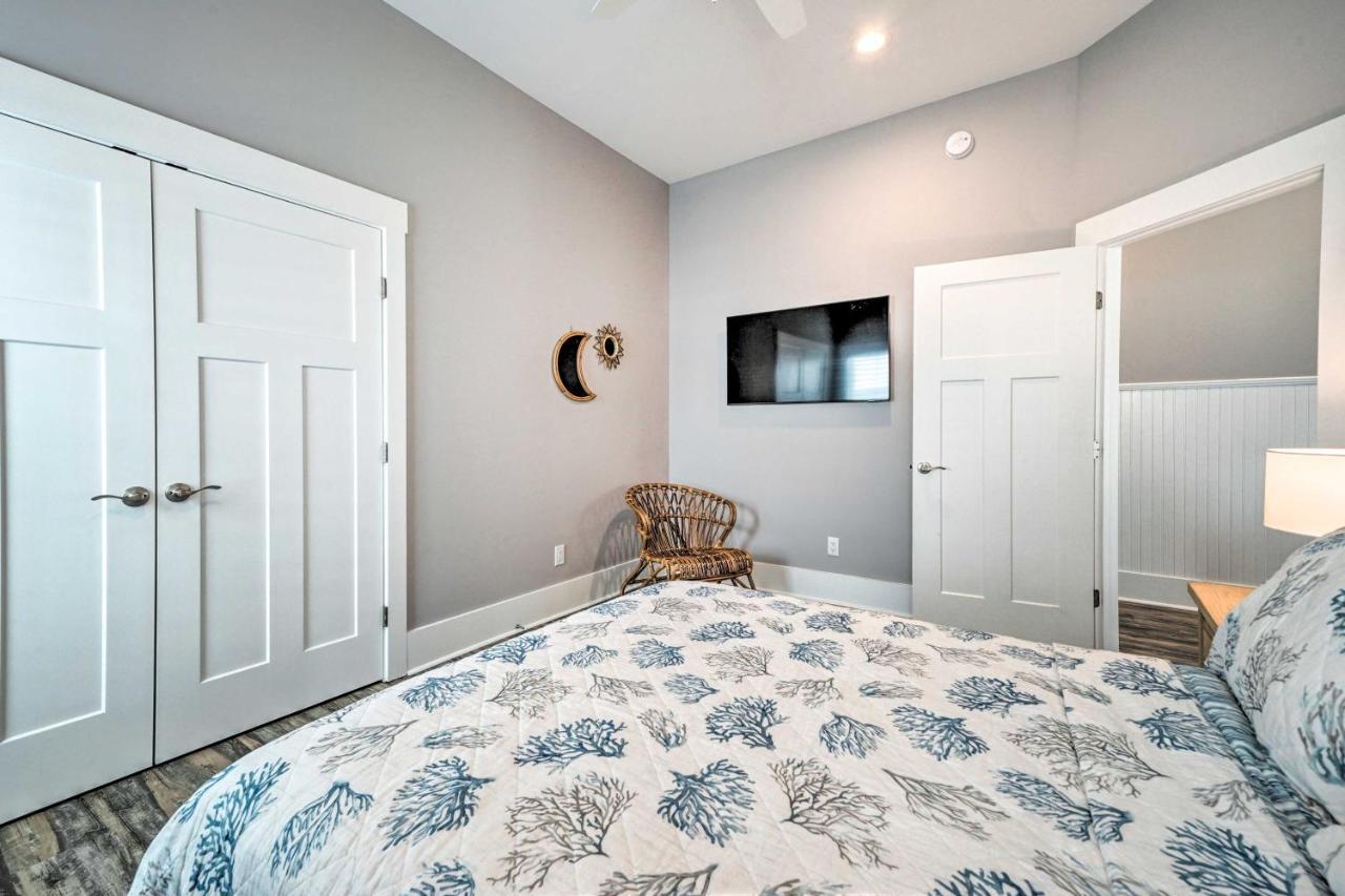 Bright Coastal Abode With Porch And Beach Access! Carolina Beach Exterior photo
