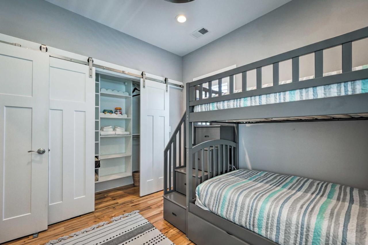 Bright Coastal Abode With Porch And Beach Access! Carolina Beach Exterior photo