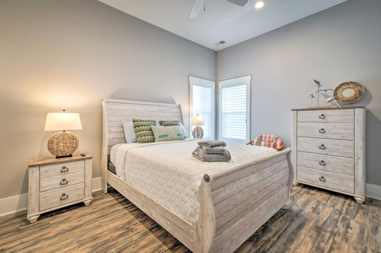 Bright Coastal Abode With Porch And Beach Access! Carolina Beach Exterior photo